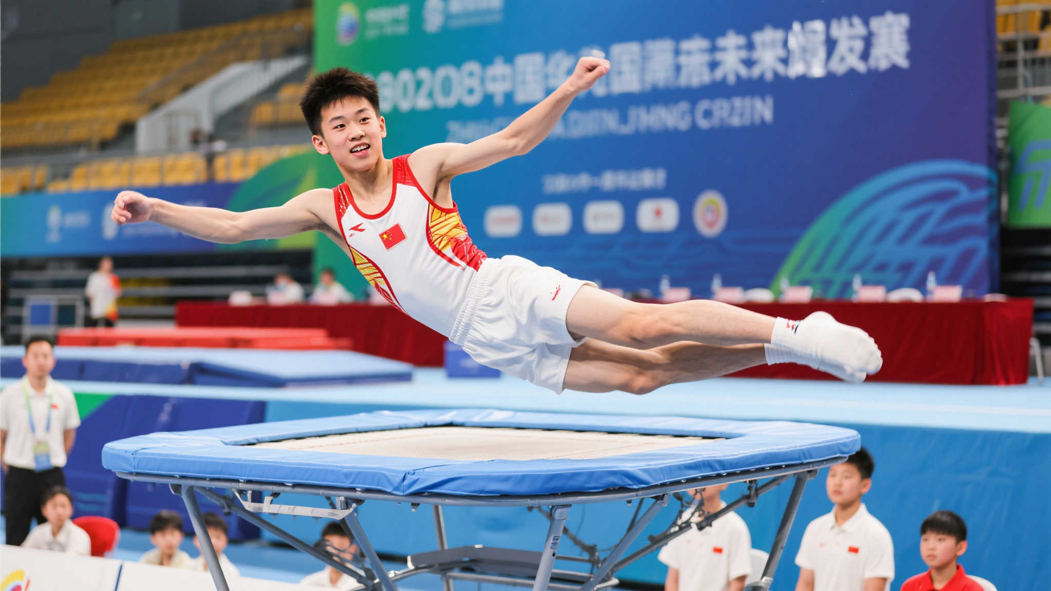 山西选手胡译乘勇夺全国蹦床网上个人赛金牌